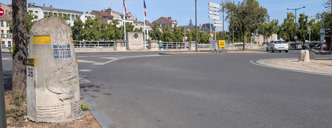 Photograph showing a voie de la liberté marker post in Verdun, France